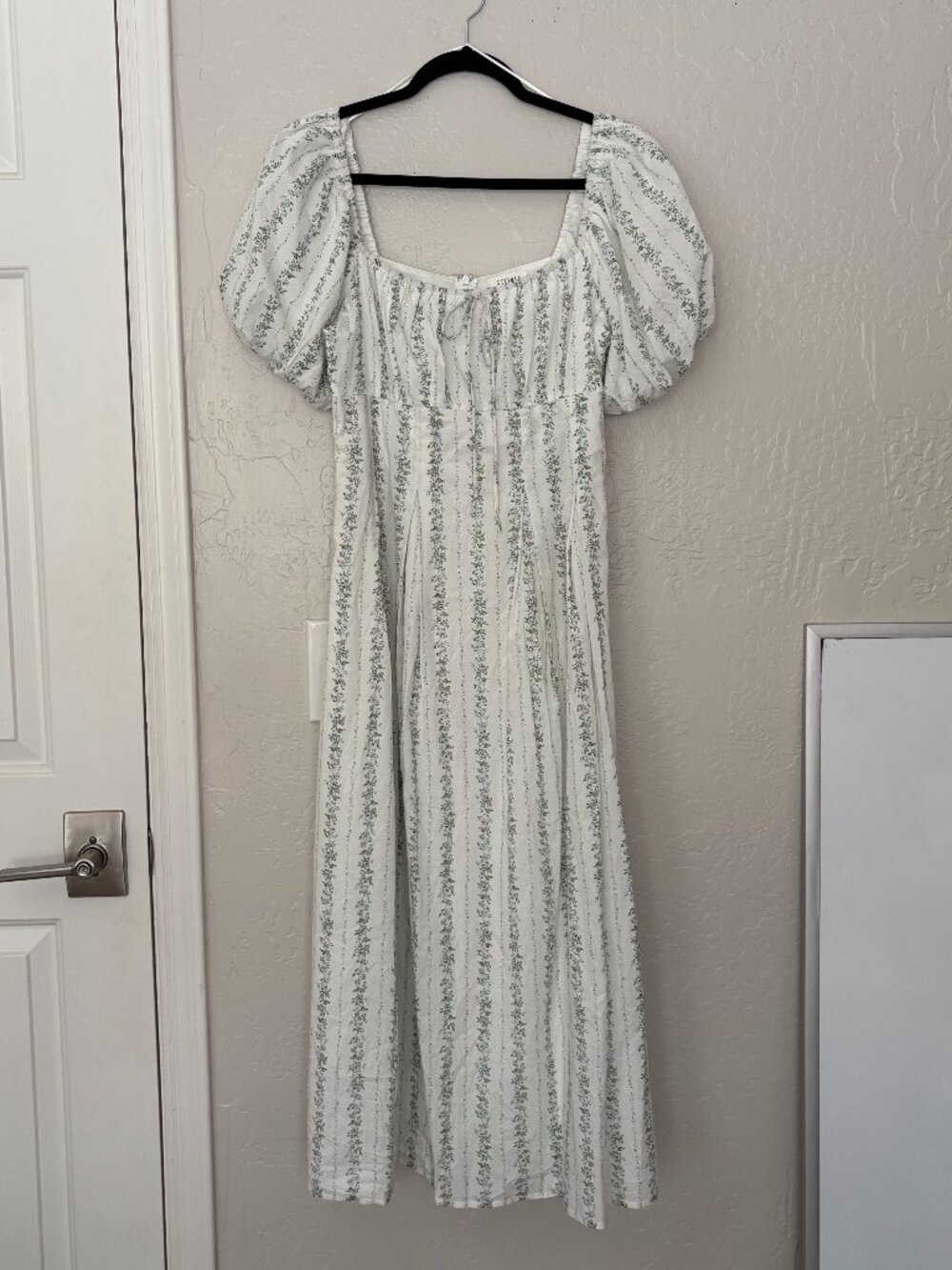 New With Tags Storia Floral Cottage Maxi Dress with Puff Sleeves Size Medium